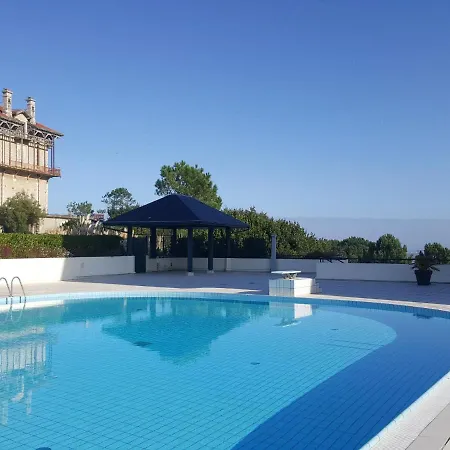 Le Palais De La Roseraie Appartement